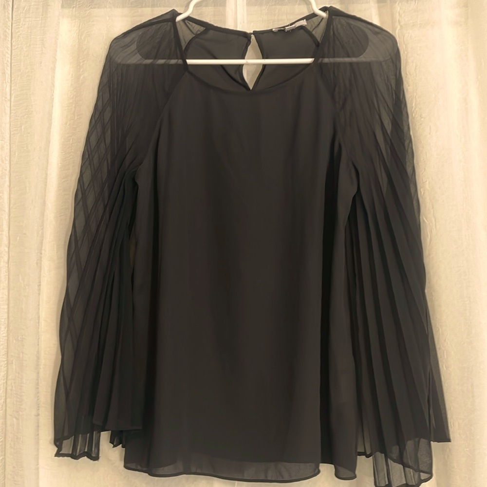 Halston women’s black blouse pleated split arms with keyhole on the back SIZE S